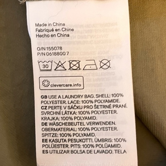 Bundle of 2: Spaghetti Strap Camisoles by H&M & LOVEAU Dear (Wardrobe Essential) - Picture 11 of 16